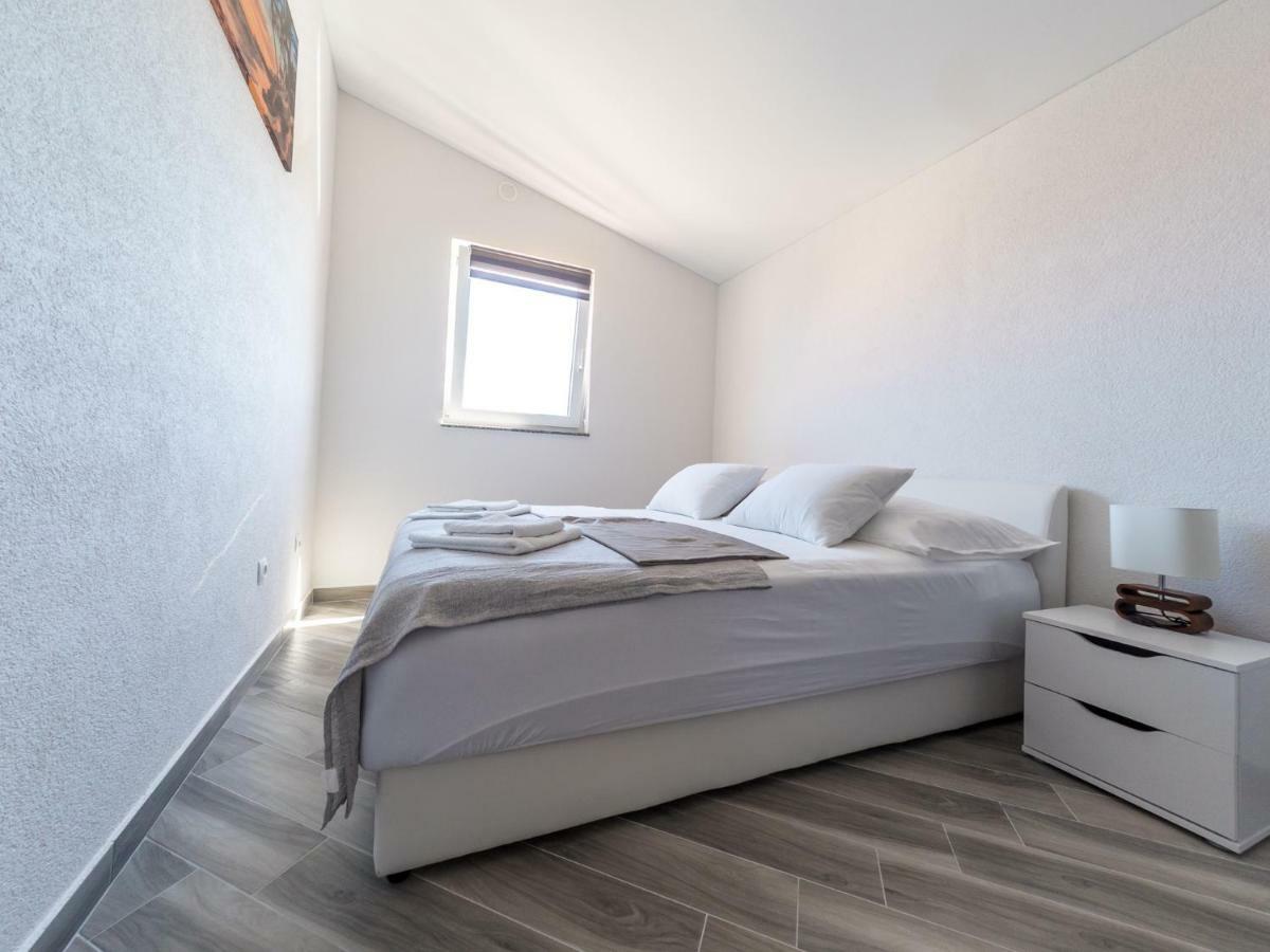 Apartment ˝Soleil˝ Vir Exterior photo